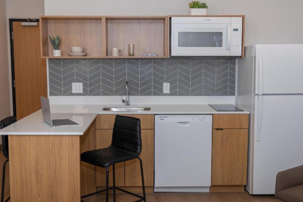 Livaway Suites Tri-Cities-Richland Exterior foto
